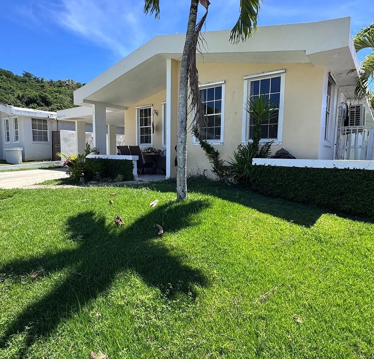 3 bed, 2.0 bath, 300 sqft, $1,250 — Photo 1