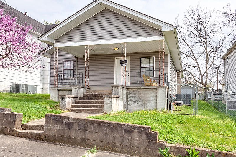 1st image of 204 Hinton Ave