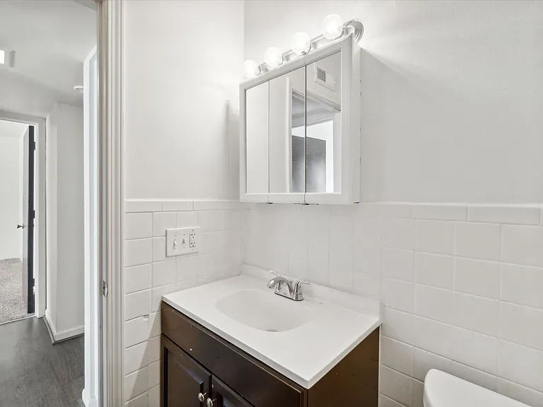 Country Club Park Apartments (320 S. Drake LLC) — Photo 35