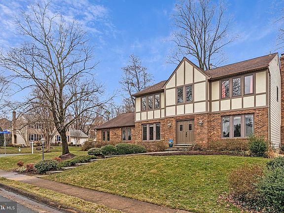 3rd image of 9501 Blythe Dale Ct