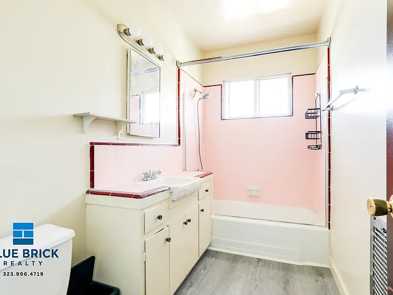 1055 N El Centro Ave #8 — Photo 9