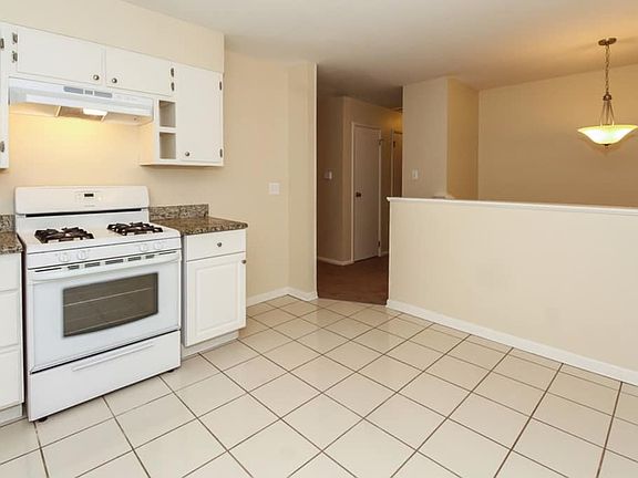 4th image of 46 S Willow Ln