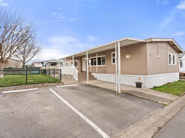 3555 S Pacific Hwy Space 141, Medford, OR 97501