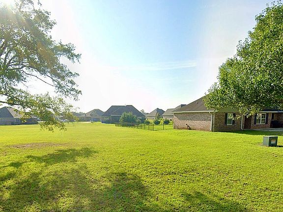 3rd image of Fairway Dr