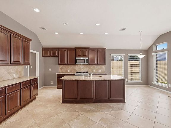 3rd image of 2935 Fair Chase Dr