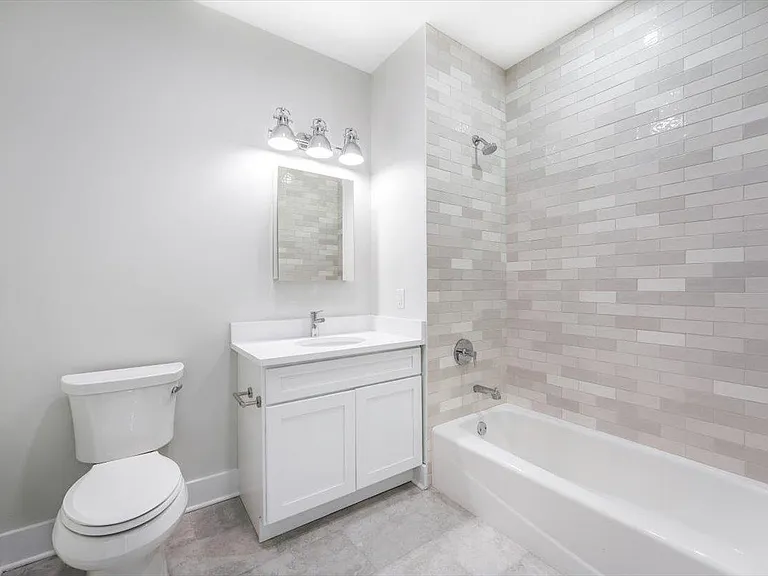 667-665 Grand St #403 — Photo 15