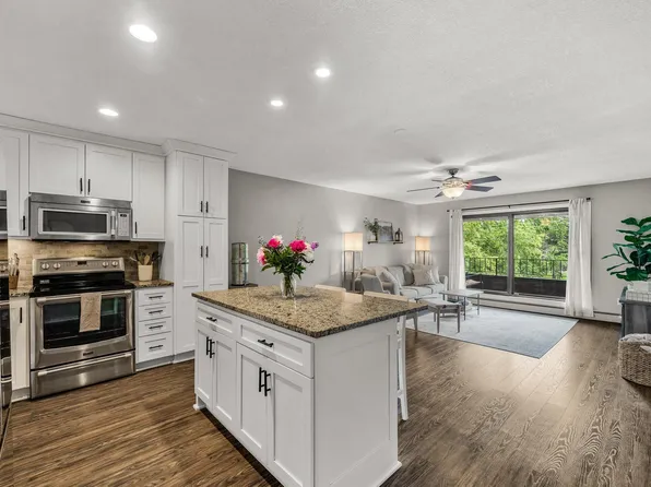7510 Cahill Rd APT 217B, Edina, MN 55439