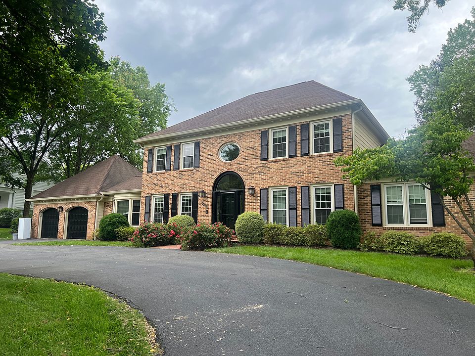 1st image of 8460 Holly Leaf Dr