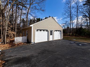 14 Old Coach Road, Londonderry, NH 03053 | Zillow