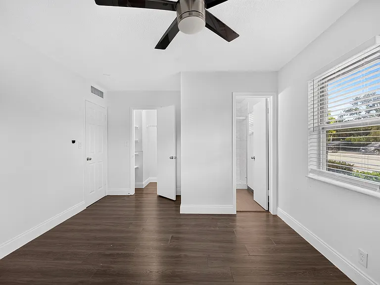 732 SE 15th St #1 — Photo 35