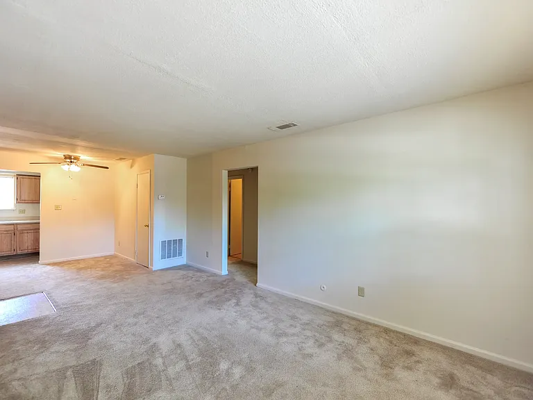 Brentwood Forest Apartments — Photo 14