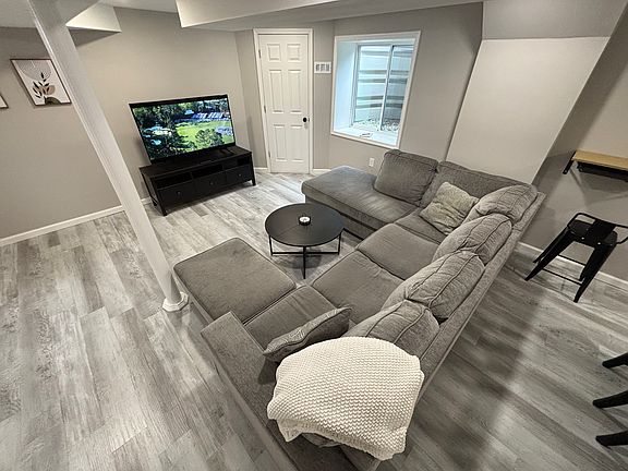 3rd image of 14 Timberline Dr #2
