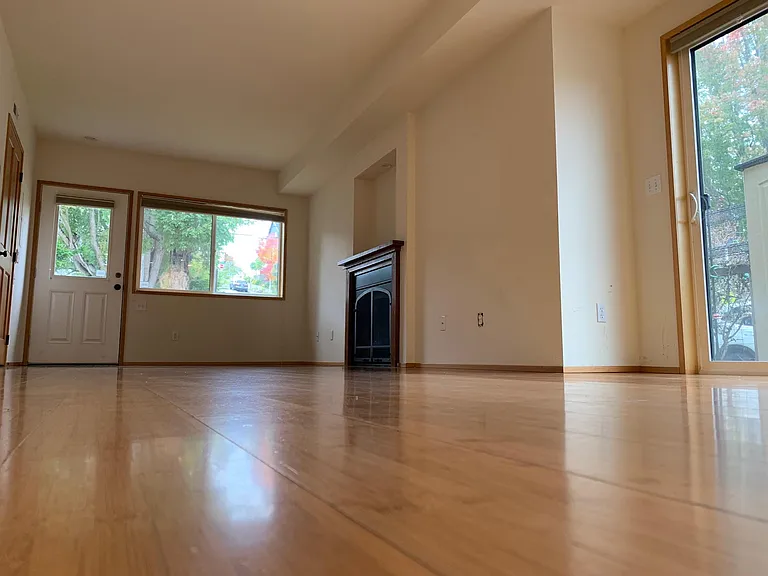 1501 S Plum St — Photo 6