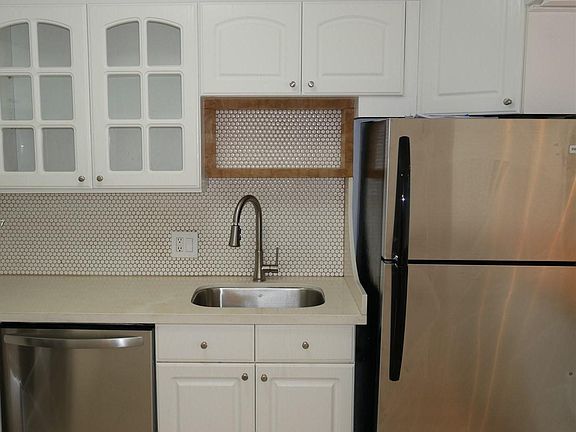 2nd image of 1228 West Ave #3