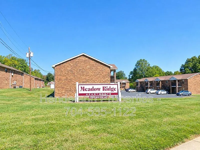 2 bed, 1.5 bath, 900 sqft, $950 — Photo 2