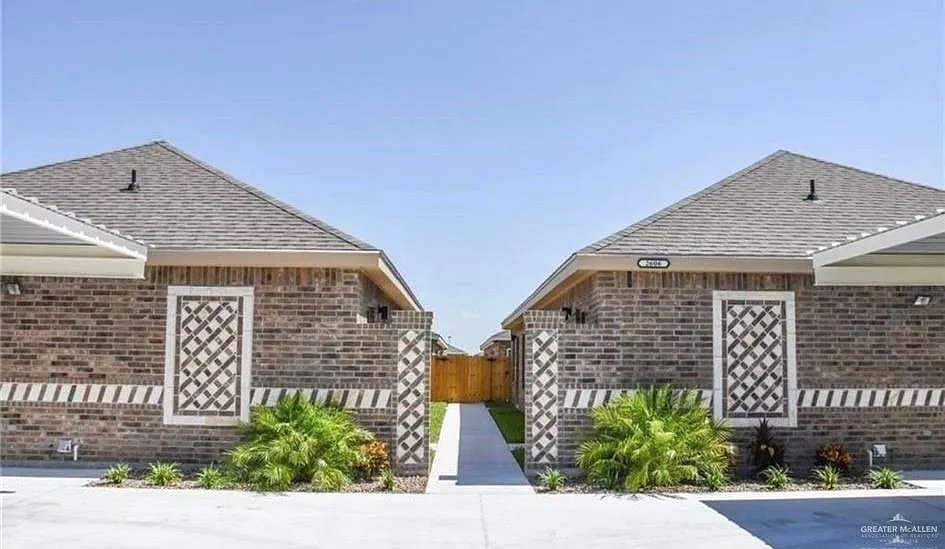 2 bed, 1.0 bath, 800 sqft, $975 — Photo 1