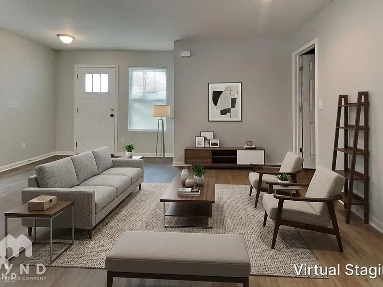 7352 Townsend Village Ln — Photo 2