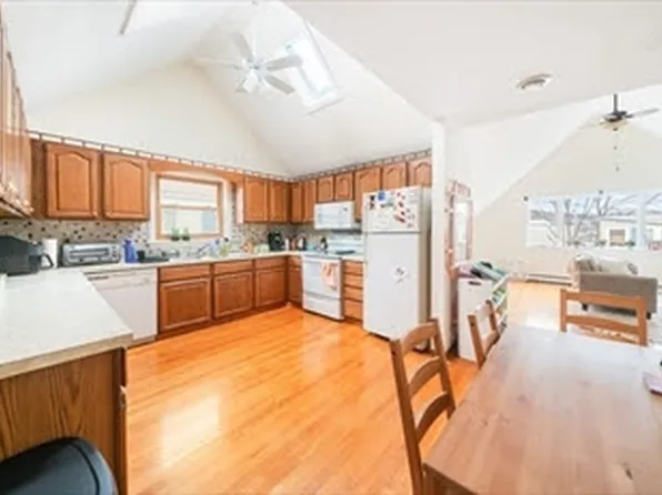 8 Hastings St #3, West Roxbury, MA 02132