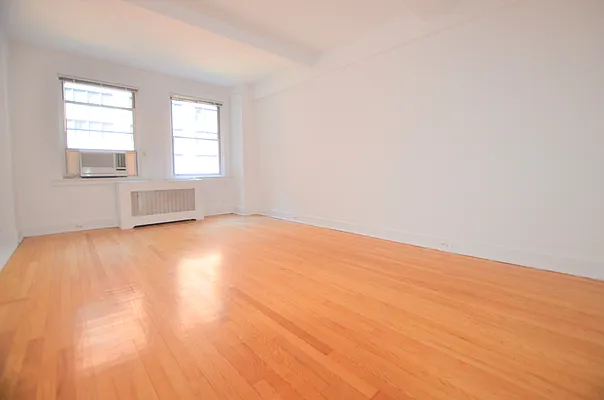 Rented by Manhattan Realty Group | media 11