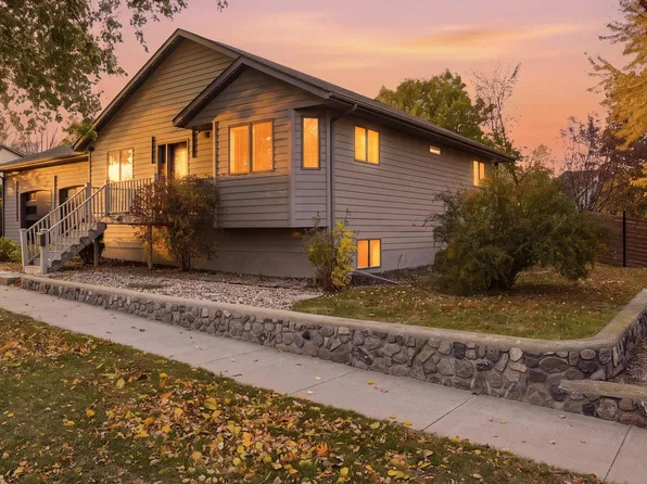 121 E 11th Ave, Webster, SD 57274
