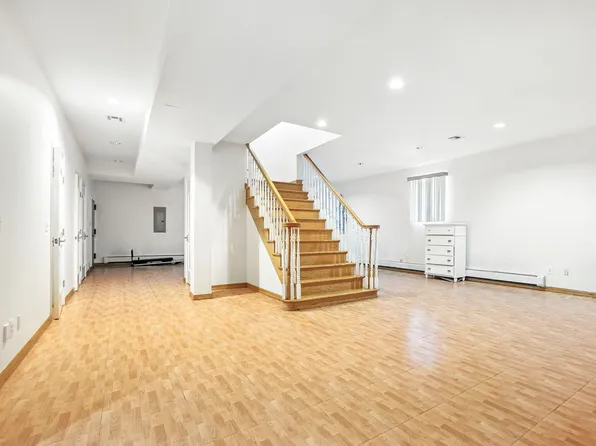 77-16 Kew Forest Lane image 32 of 38