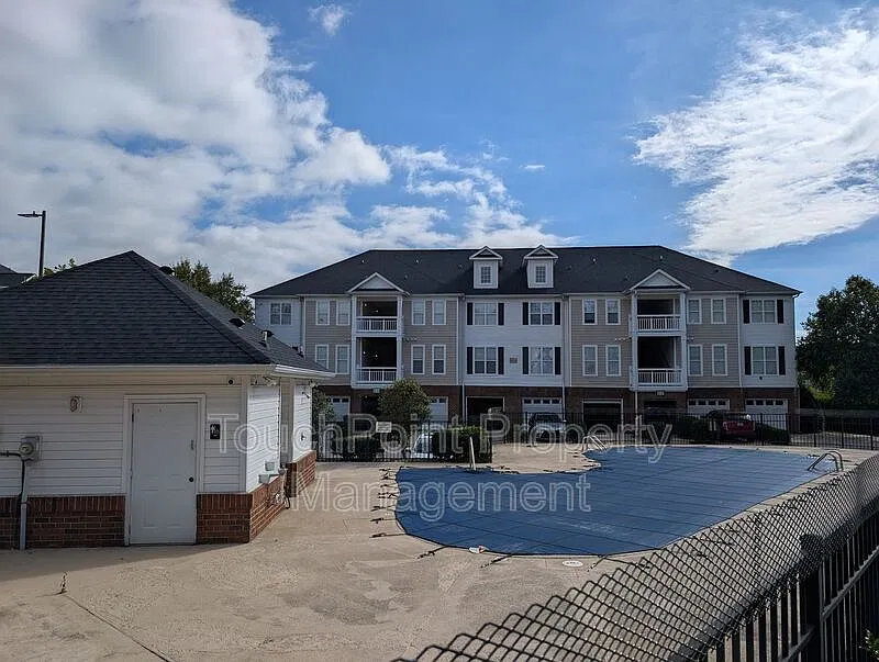 2 bed, 2.0 bath, 1084 sqft, $1,695 — Photo 2