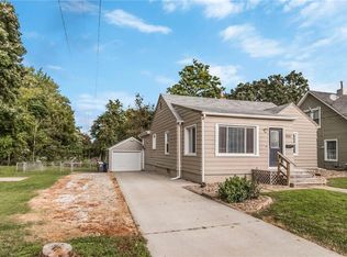 1021 Pleasant View Dr, Des Moines, IA 50315