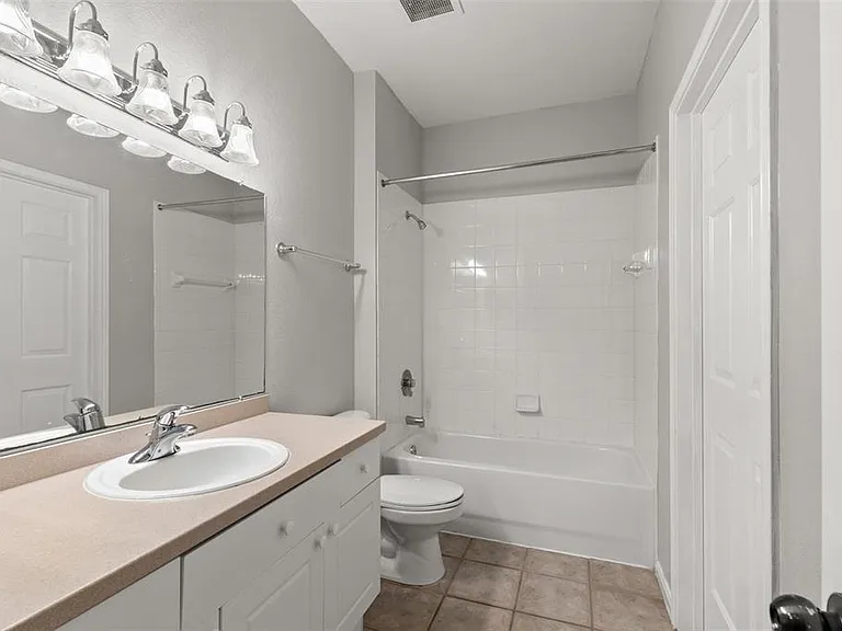 2200 Tuscany Trce #15 — Photo 21