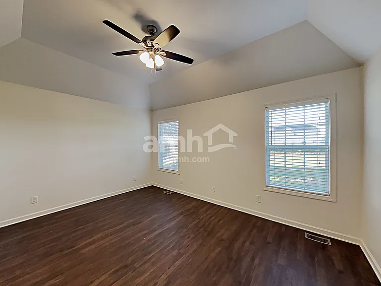 1105 Clay Ct — Photo 7