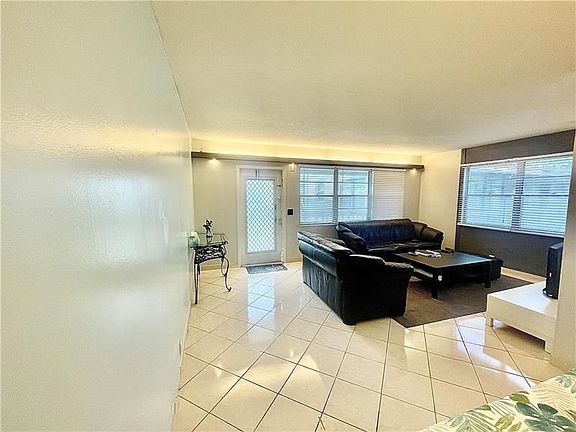 4th image of 281 Ventnor S #281