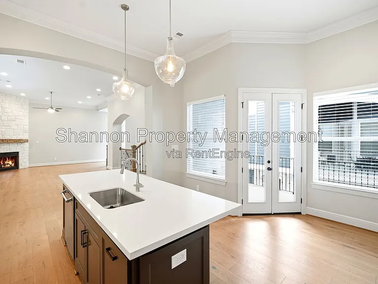 1204 W 16th St #B — Photo 21