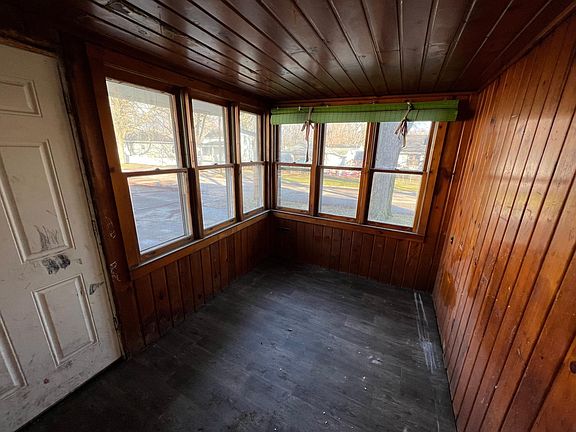 2nd image of 1202 Division St APT 1