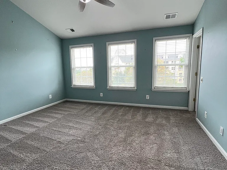 22464 Maison Carree Sq — Photo 10