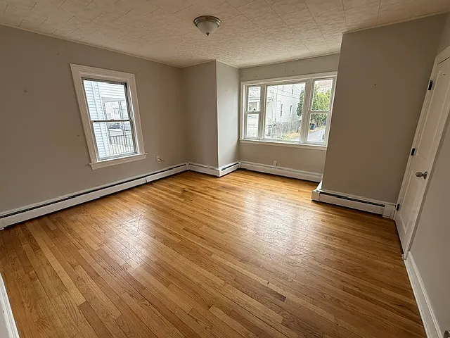 3 bed, 1200 sqft, $2,000 — Photo 2