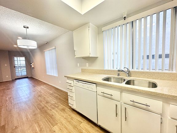 4th image of 3759 S Canfield Ave #102