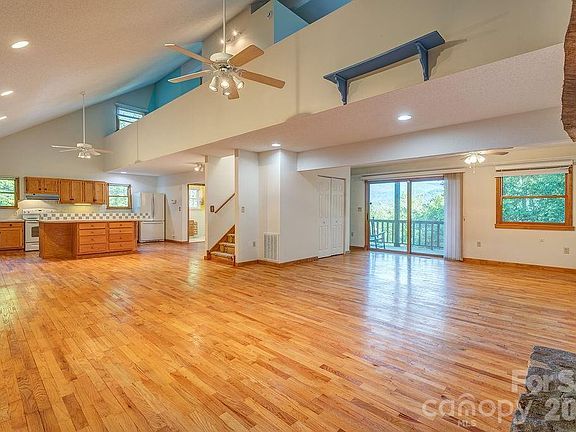 4th image of 94 Marcellina Dr