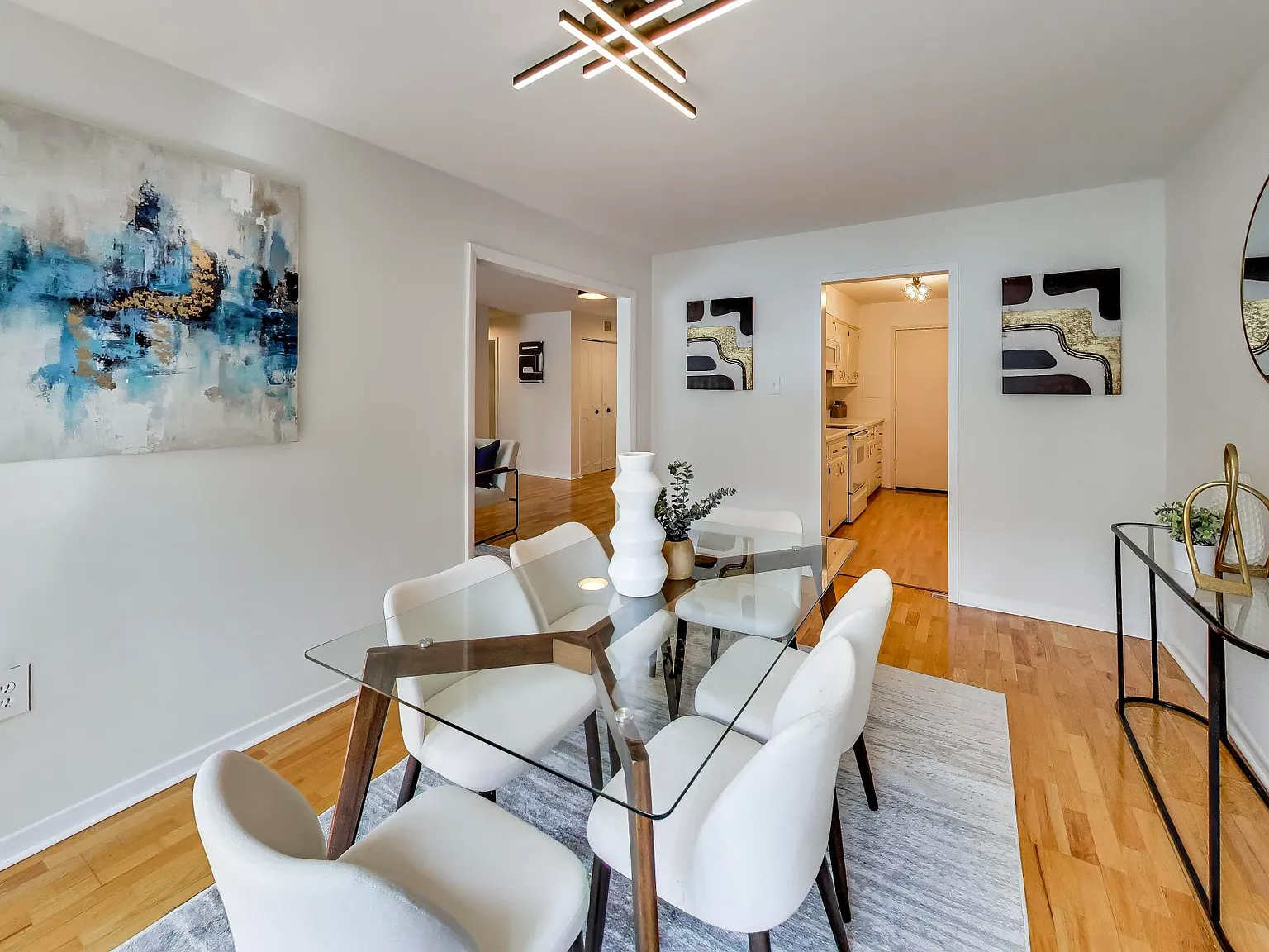 2501 Calvert St NW — Photo 3
