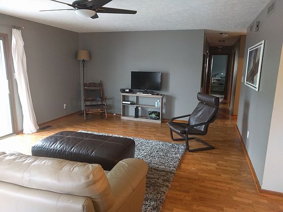 4th image of 809 S Oak St