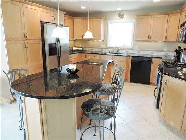 2nd image of 1361 W Erie Rd