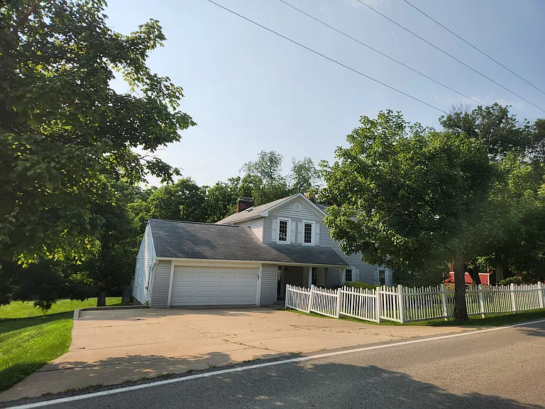 338 Thomas Rd — Photo 1