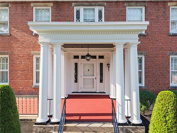 2nd image of 700 Meade St