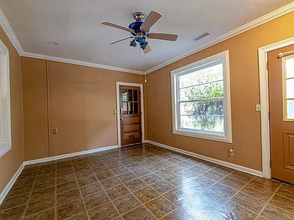 4th image of 135 Dunbury Dr