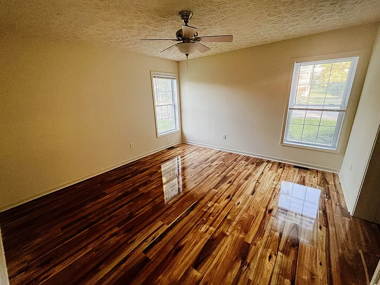 511 Owens St — Photo 12