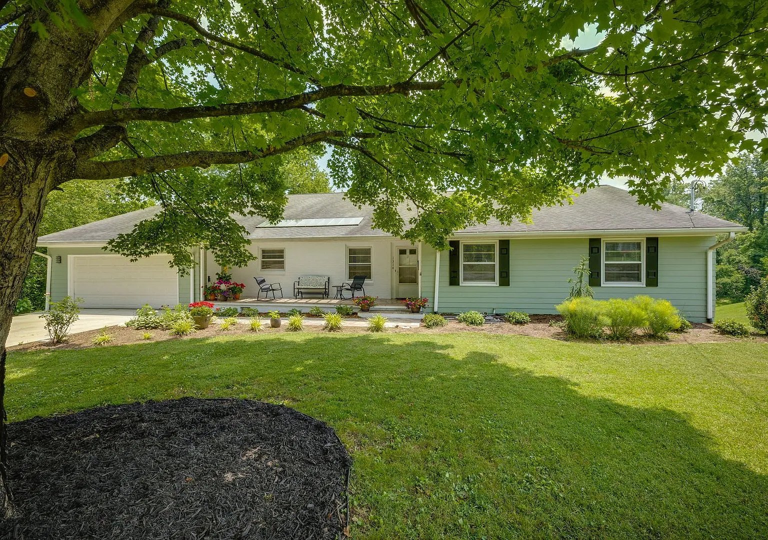 6 Bedroom / 3 Bath Home - Johnson City, TN — Photo 2