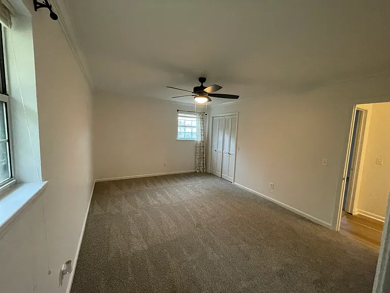 Master Bedroom (with en-suite bathroom)
