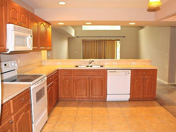 4th image of 890 Summer Glen Dr