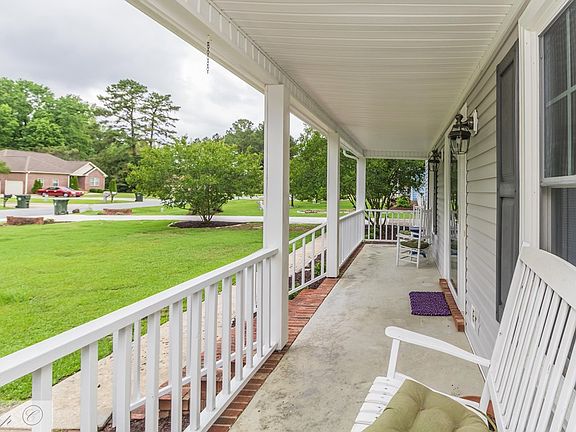 2nd image of 205 Bayleaf Dr