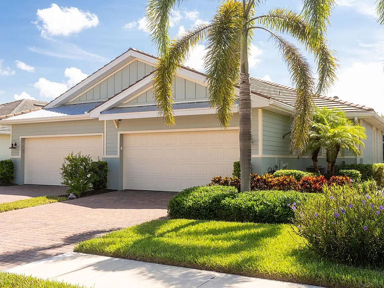 14888 Edgewater Cir — Photo 31