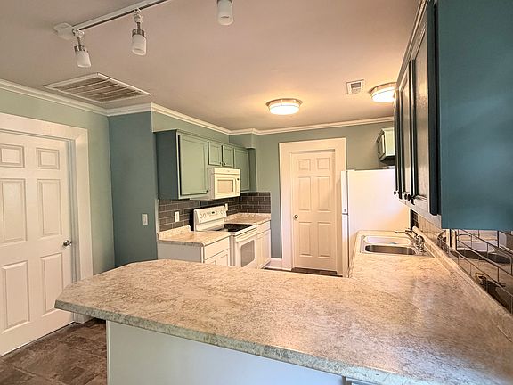 3rd image of 1305 Nun St