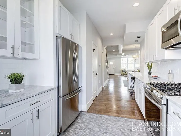 2129 4th St NE — Photo 8
